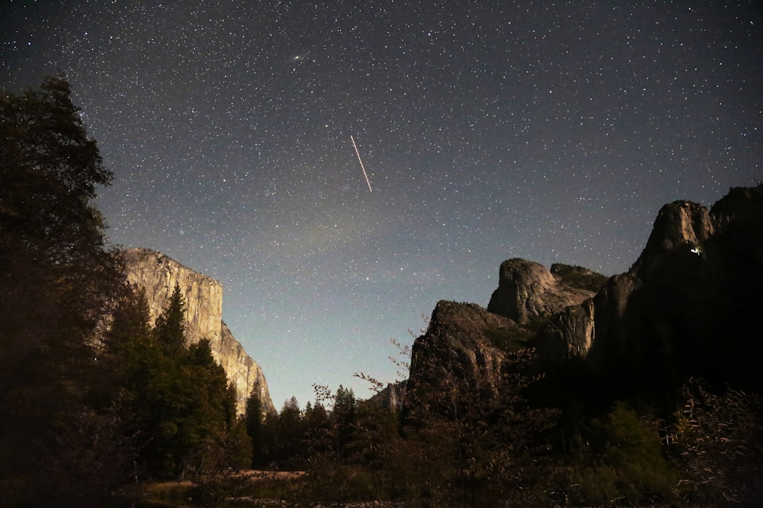 découvrez l'astrologie, la science des astres et leur influence sur nos vies. plongez dans les mystères des signes astrologiques, des horoscopes et des cartes du ciel pour mieux comprendre votre personnalité et votre destinée.