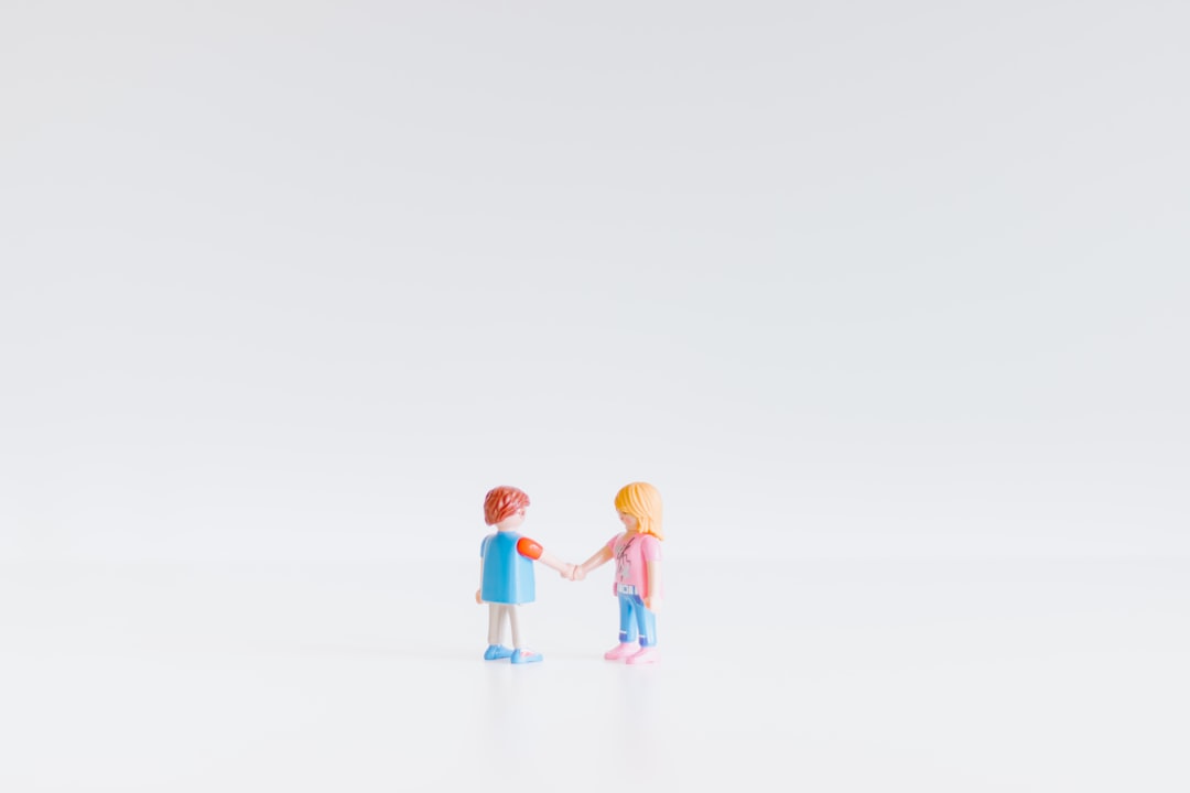 découvrez tout ce qu'il faut savoir sur le consentement : définition, importance, implications légales et sociales, et conseils pour établir des relations saines et respectueuses. informez-vous pour mieux comprendre ce concept essentiel dans les interactions humaines.