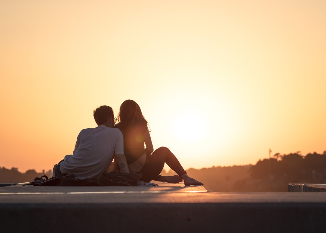 découvrez notre guide sur les couples : conseils pour renforcer votre relation, gérer les conflits et entretenir la passion au quotidien. améliorez votre connexion et vivez une vie amoureuse épanouissante.