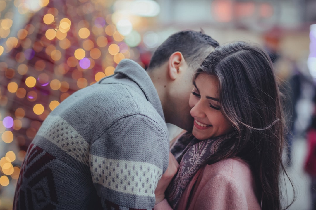 découvrez les dynamiques fascinantes des couples : amour, complicité et défis. explorez des conseils et des histoires inspirantes pour renforcer votre relation.