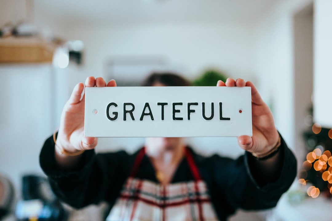 découvrez l'importance de la gratitude dans votre vie quotidienne. apprenez à cultiver la reconnaissance et à transformer votre perspective pour favoriser le bien-être et la positivité.