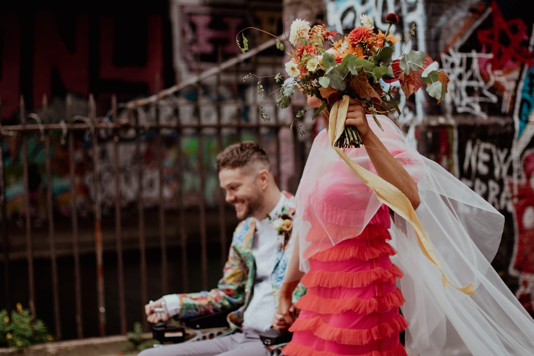 découvrez l'essence du mariage : un voyage romantique célébrant l'amour et l'engagement entre deux personnes. explorez des idées, des conseils et des traditions pour rendre votre jour spécial inoubliable.