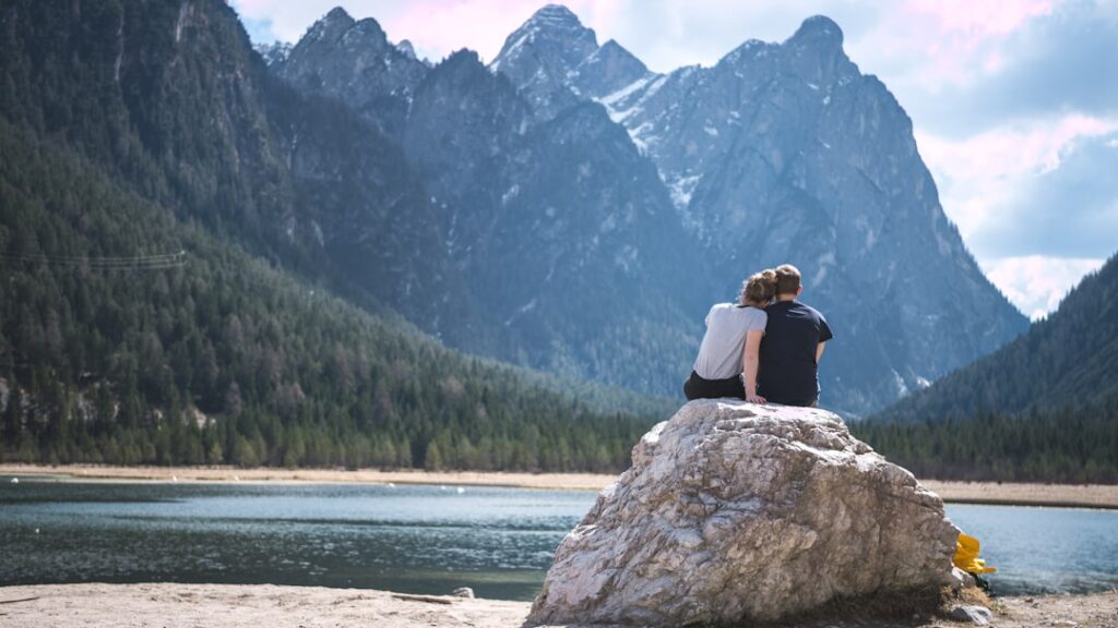 découvrez l'univers passionnant des couples : de l'amour aux défis quotidiens, explorons ensemble les différentes dynamiques des relations amoureuses et les secrets pour un bonheur partagé.